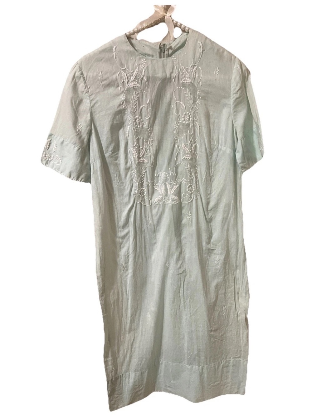 A vintage 1960 shift dress Soft Pastel Mint Green With embroidery Detail Sz Sm